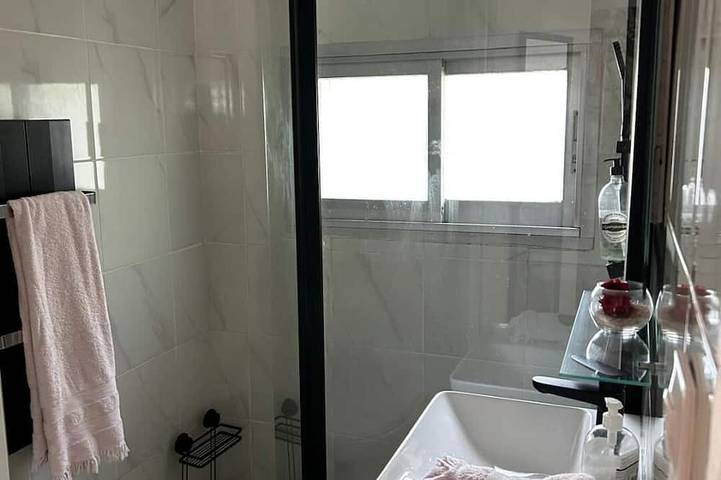 Le cabanon du Cannet.charming, fully-equipped two-room apartment close to amenities. in Le Cannet, Mittelmeerküste (Frankreich)