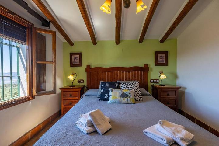 Casa rural para 4 personas, con jacuzzi y piscina para niños además de piscina y jardín, Familias con niños en Parque Natural Sierras Subbéticas - 4