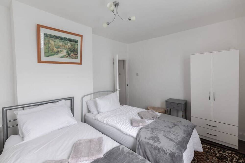 Modern 3-bed house in Portsmouth near transport & stadium - free parking included in Portsmouth, Südostengland