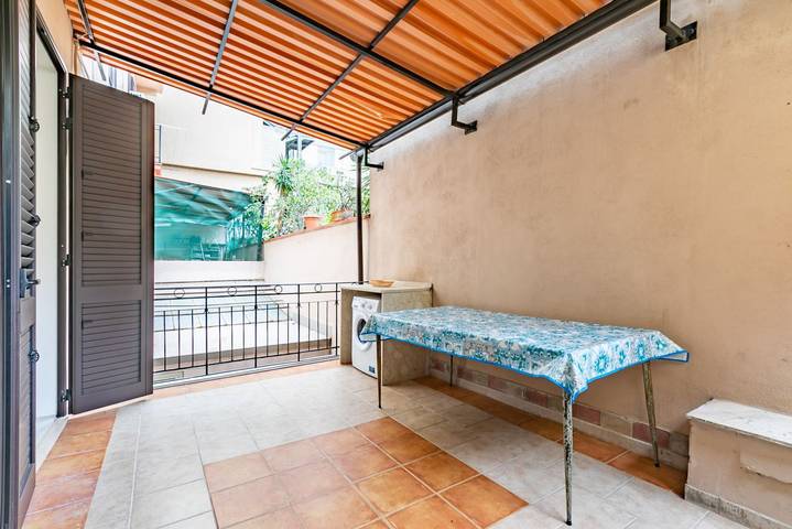Appartamento intero, Guesthost - Teatro Massimo Roomy Flat with Covered Terrace in Palermo, Provincia di Palermo