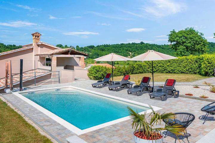 Villa für 5 Personen, mit Balkon und Balkon/Terrasse sowie Terrasse und Garten in Istrien