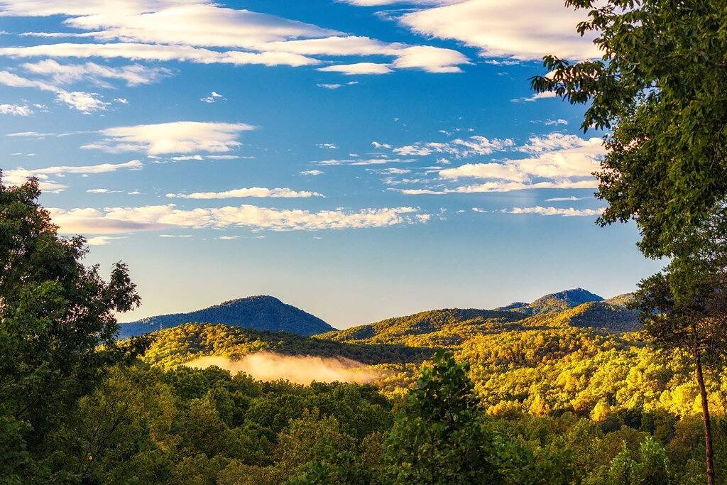 3 Schlafzimmer Blockhaus, mit Blick, privat auf 2 Hektar in McDowell County