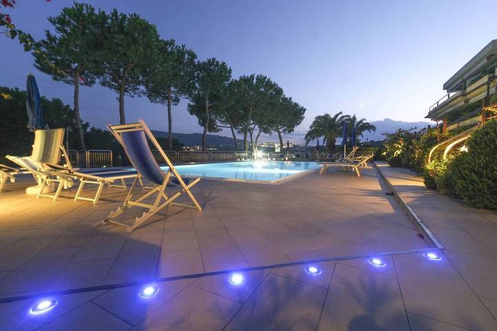 Ferienwohnung für 4 Personen, mit Terrasse und Pool in Porto Azzurro - 3
