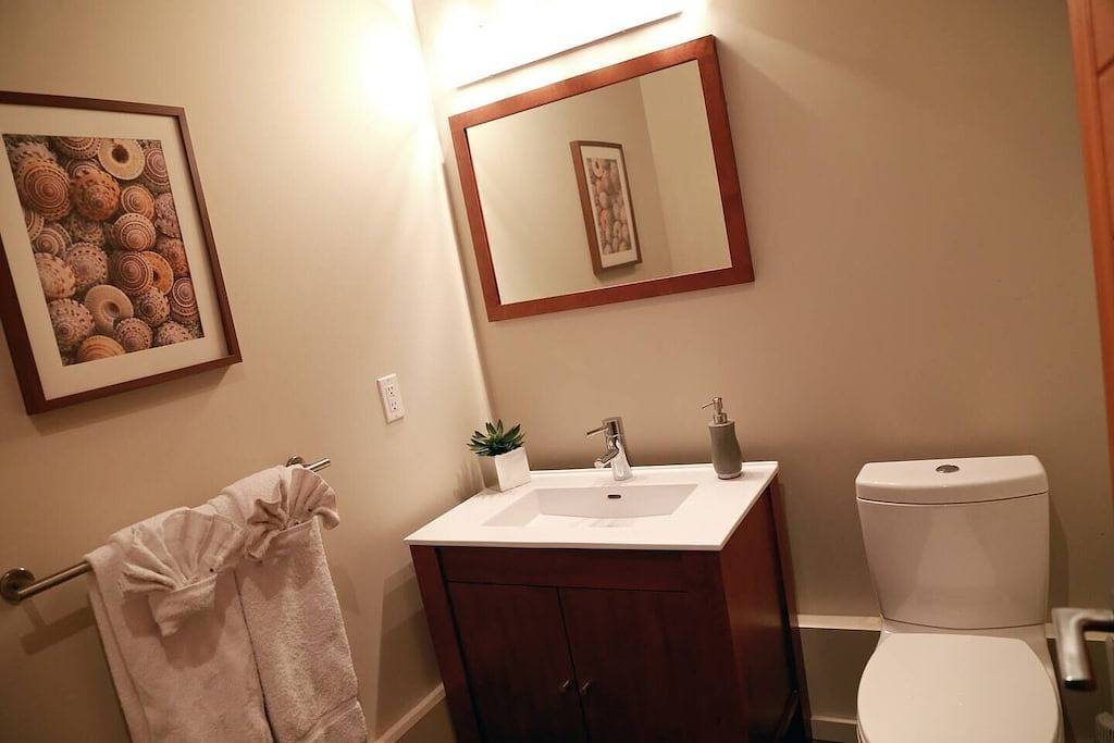 Coastal View-Rated top place to stay on the inlet! in Tofino, Alberni-Clayoquot Regional District