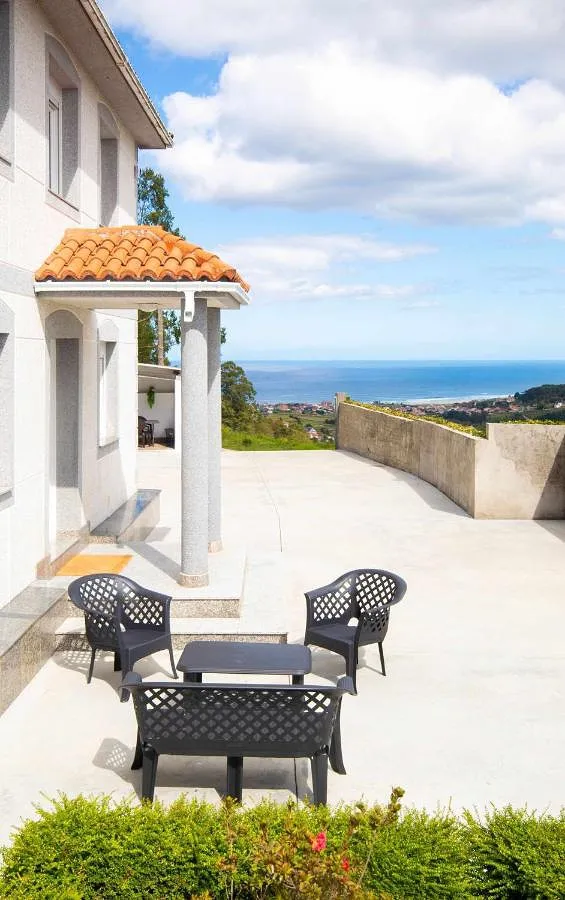 Casa de vacaciones para 10 personas, con jardín además de balcón y vistas - 1