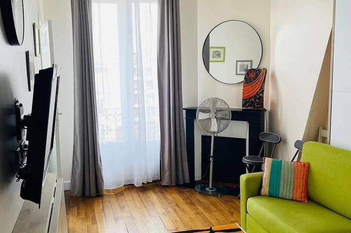 Entire apartment, Grand Appartement à 10 Minutes de Paris in Bois-Colombes, Hauts-de-Seine