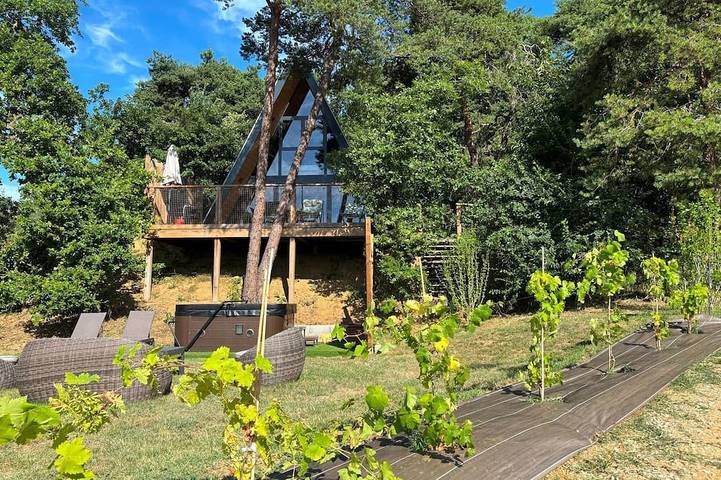 Location de vacances pour 4 personnes, avec Jacuzzi à Bathernay