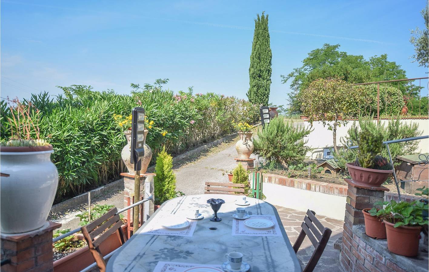 Luftige Gartenwohnung mit AC & Parkplatz in Palaia, Pisa Provinz