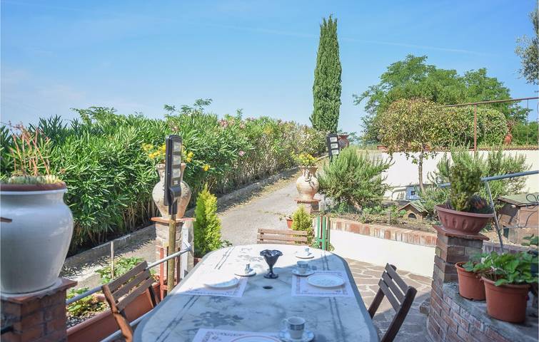 Appartamento arioso con giardino, aria condizionata e parcheggio in Palaia, Pisa e dintorni