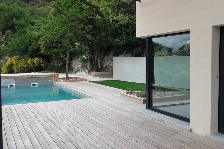 Location de vacances pour 6 personnes, avec jardin, animaux acceptés à Rousset-les-Vignes