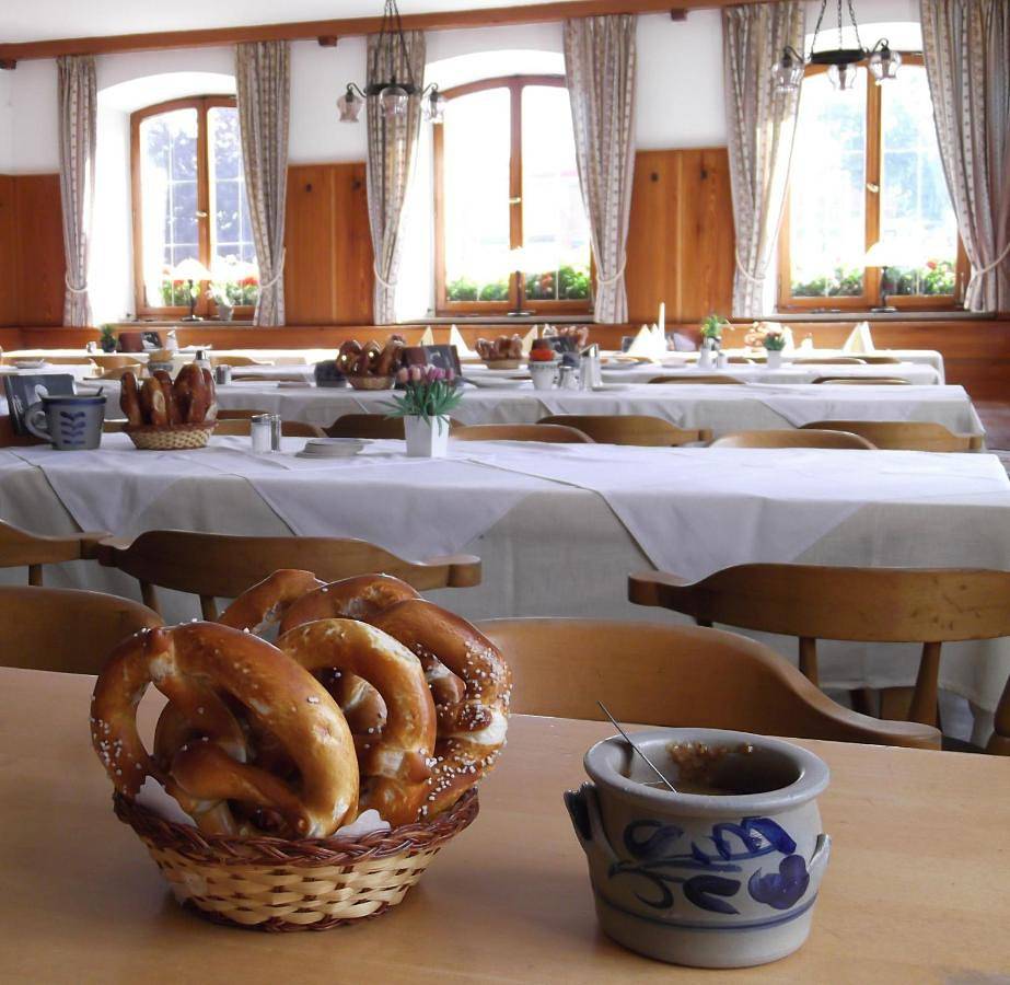 Single Room with Private Bathroom in Peissenberg, Pfaffenwinkel