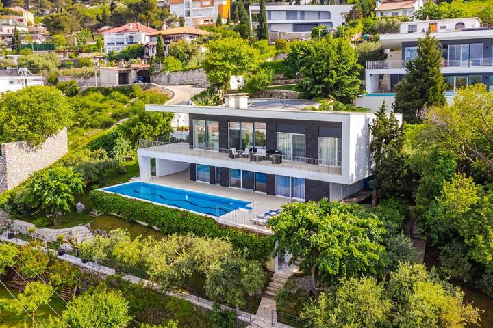 Villa für 9 Personen, mit Balkon und Garten sowie Pool und Sauna in Albanien