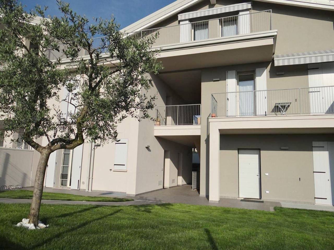 Nuovo Laghetto Del Frassino in Peschiera del Garda, Gardasee-Berge