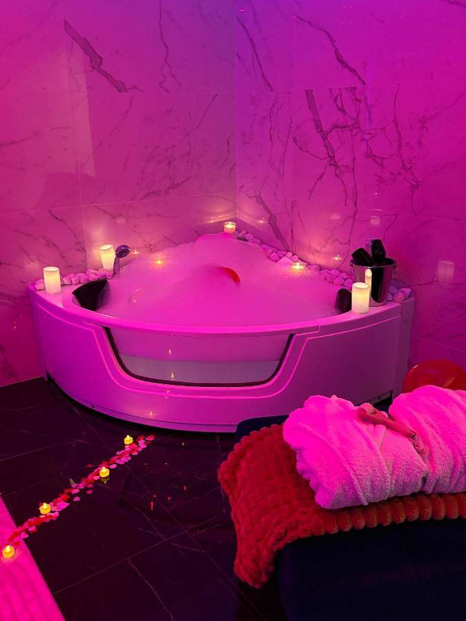 Gîte pour 2 personnes, avec sauna et jacuzzi à Beausoleil - 3