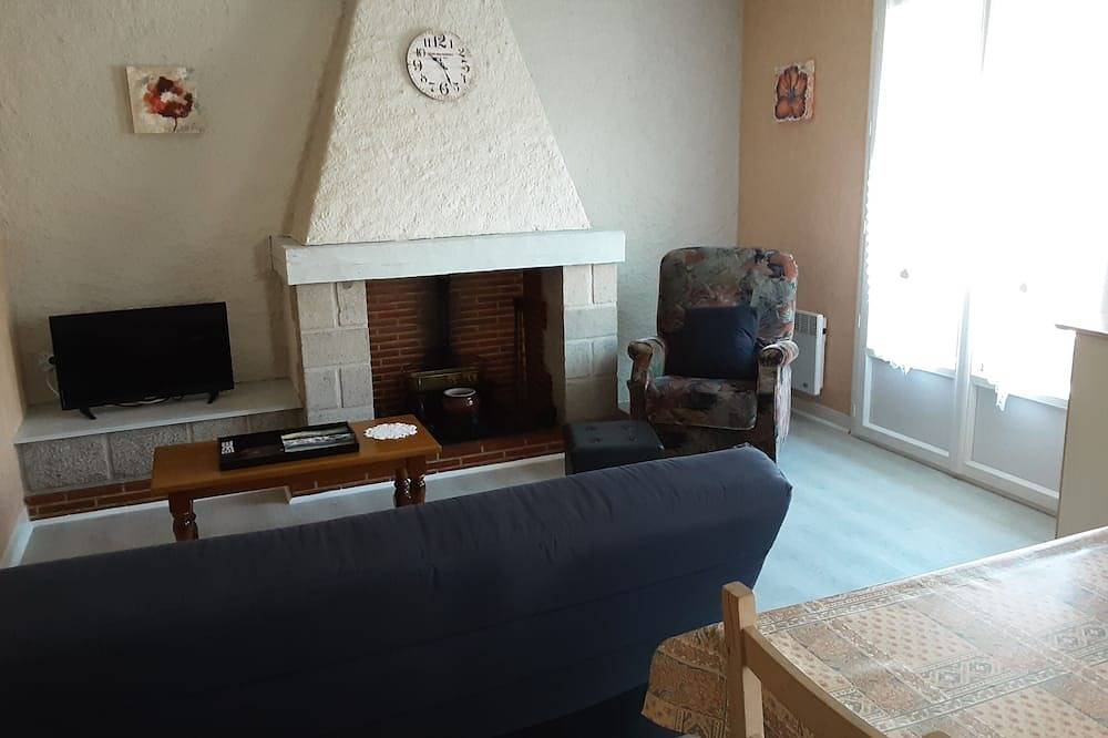 Appartement entier, Appartement Dans Maison in Lacapelle-Viescamp, Région d'Aurillac