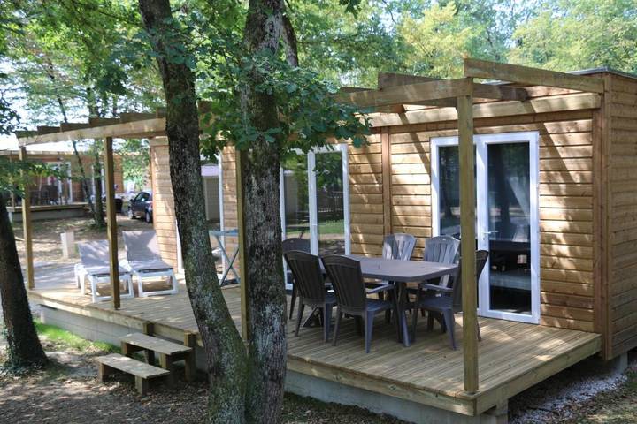 Camping pour 4 personnes, avec Terrasse et Jardin