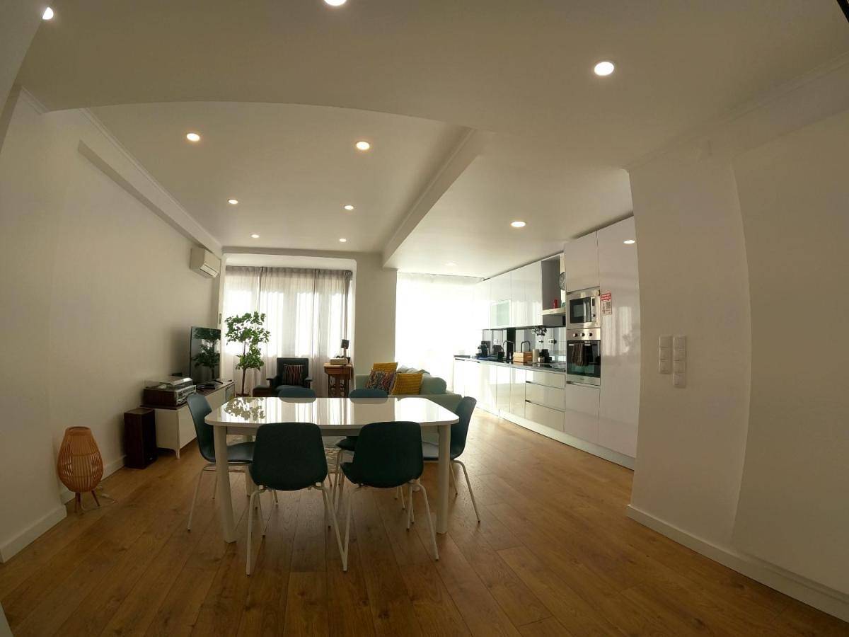 Three-Bedroom Townhouse in Benfica, Lisboa