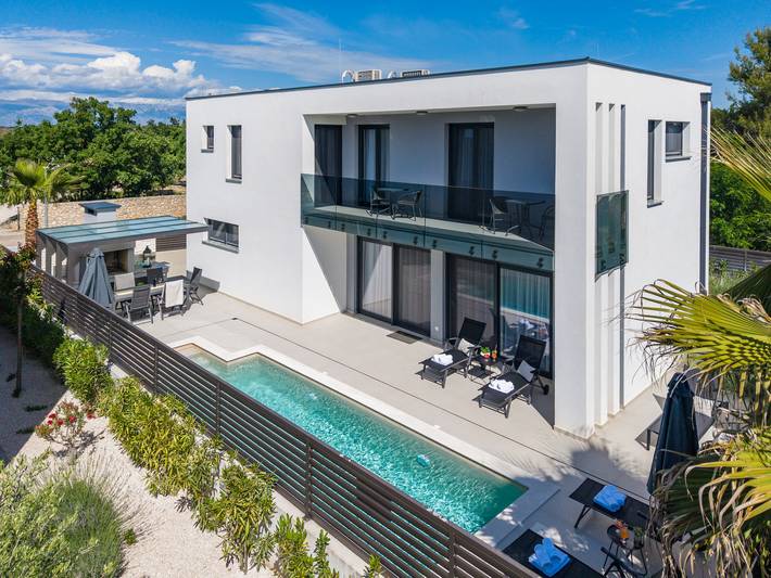 Ferienhaus für 8 Personen, mit Terrasse in Petrcane