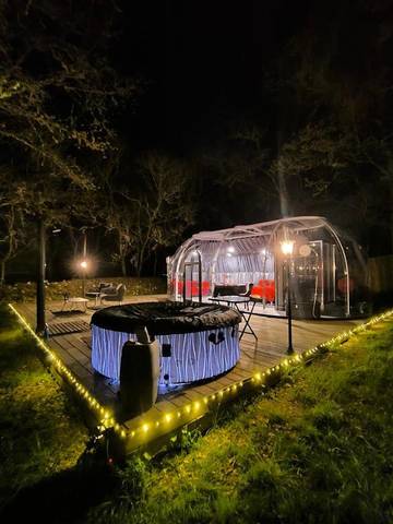 Tente pour 3 personnes, avec jacuzzi ainsi que terrasse et jardin dans le Lot