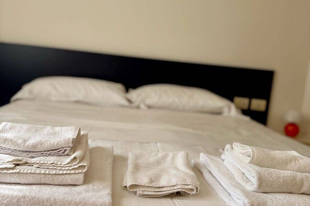 Entire apartment, Located just behind Piazza delle Erbe, in the very heart of Belluno’s historic center, this one-bedroom apartment is only steps away from the pedestrian area and the Ztl. You can enjoy local markets, restaurants, and cafés while experiencing the warm in Belluno, Schiara