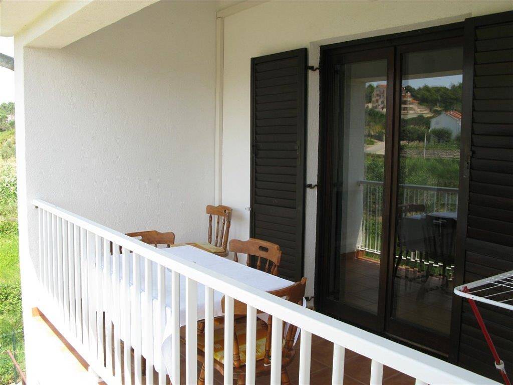 Ganze Wohnung, 2-Zimmer-Ferienwohnung mit Terrasse Palit, Rab A-16356-b in Palit, Rab