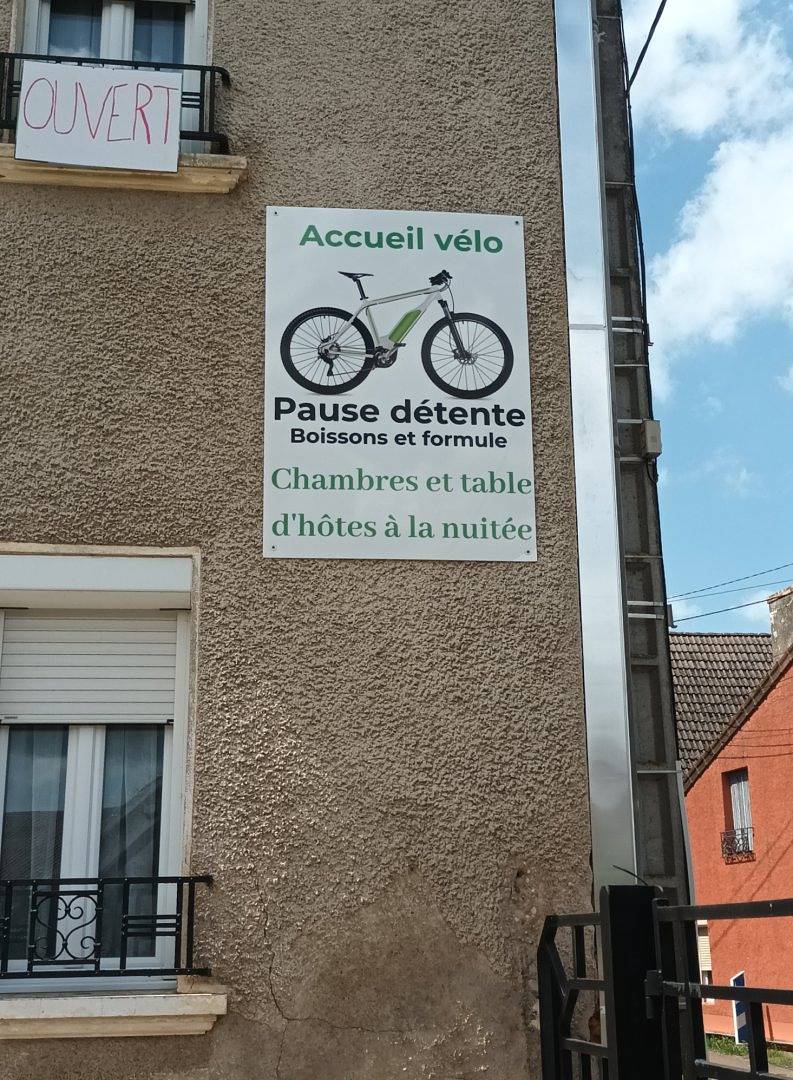 Chambre et table d'hôtes "Notre doux logis", bord de Saône - Alcôve in Les Bordes (Saône-et-Loire), Région de Chalon-sur-Saône