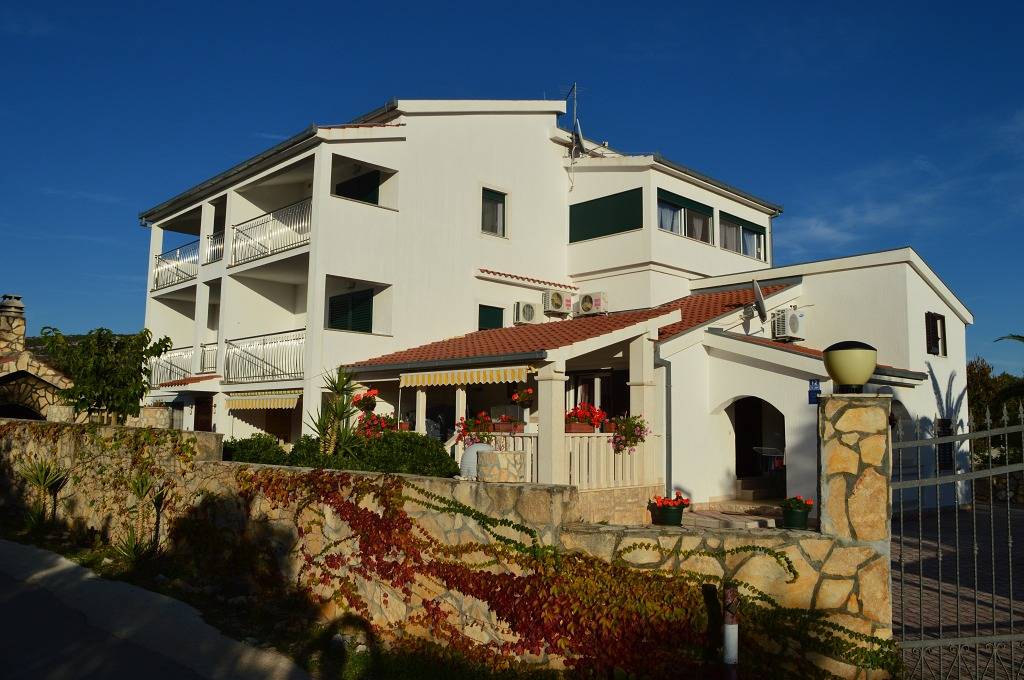 Ganze Wohnung, Ferienwohnung in Vinišće mit Balkon, Klimaanlage, W-Lan, Waschmaschine (4753-2) in Vinisce, Split-Dalmatien