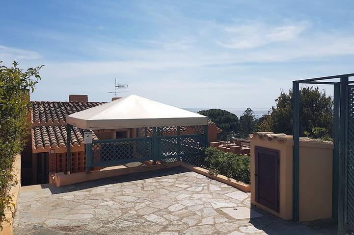 Gîte pour 4 personnes, avec Balcon ainsi que Jardin et Piscine