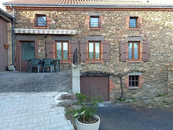 Location de vacances pour 6 personnes, avec terrasse, adapté aux familles dans Apchat - 3