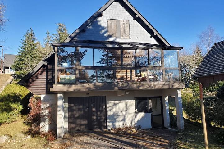 Maison pour 8 personnes, avec jardin et balcon dans Super Besse