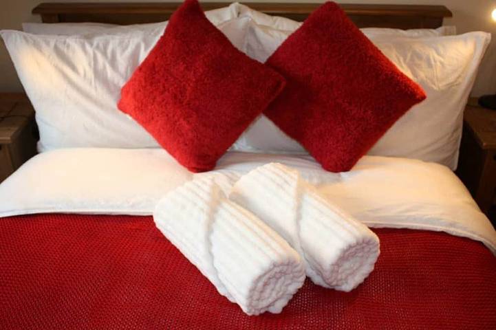 Ganze Wohnung, Neu renovierte Balkonwohnung mit toller Aussicht in Drumnadrochit, Highlands