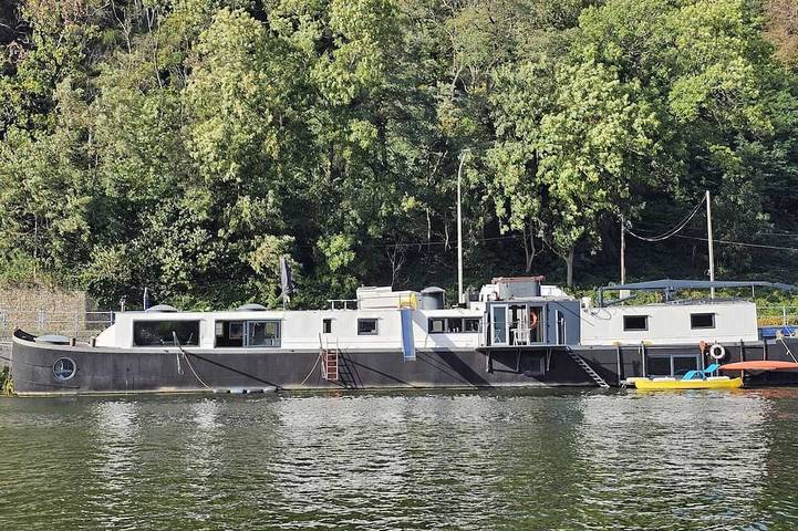 Péniche pour 4 personnes, avec balcon et jacuzzi à Profondeville