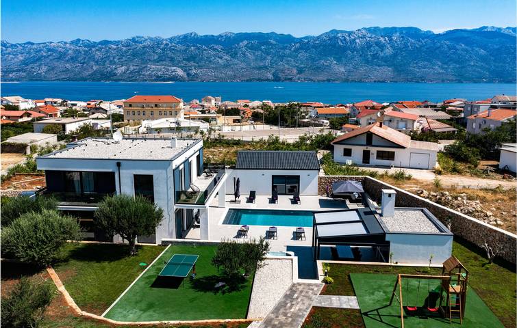 Ferienhaus für 8 Personen in Razanac