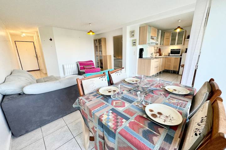 Entire apartment, Bel appartement face à la mer – Terrasse et jardin in Larmor-Plage, Côte des Mégalithes