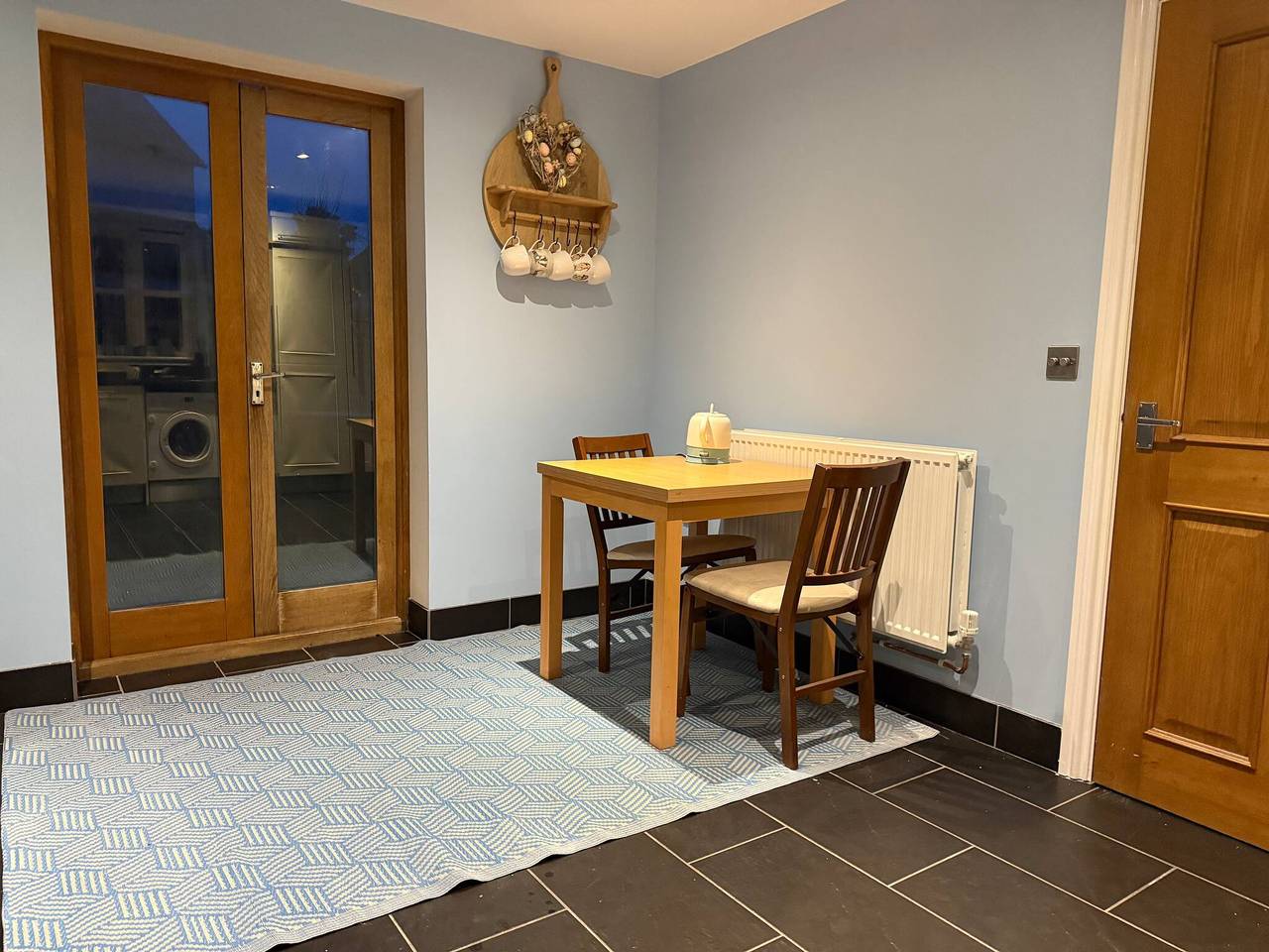 Charmantes Cottage-Zimmer mit Gartenblick in Bedford in Zentral Bedfordshire