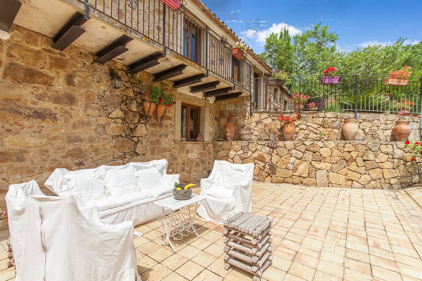 Villa voor 14 personen met tuin in Castel di Lucio, Provincie Messina