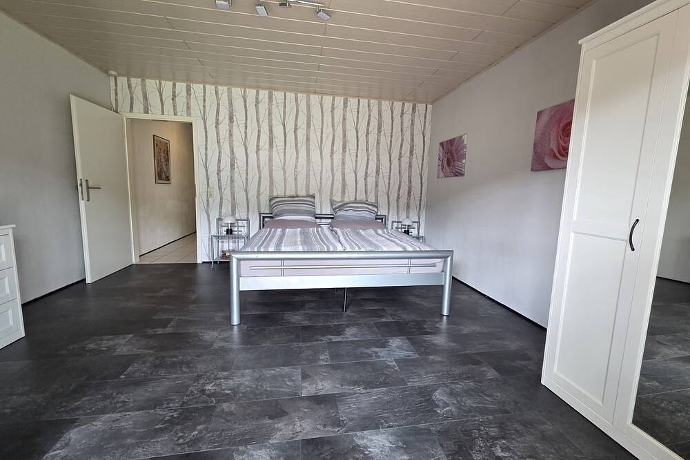 Ganze Wohnung, Traumhafte Ferienwohnung mit Moselblick in Pölich, Moseleifel