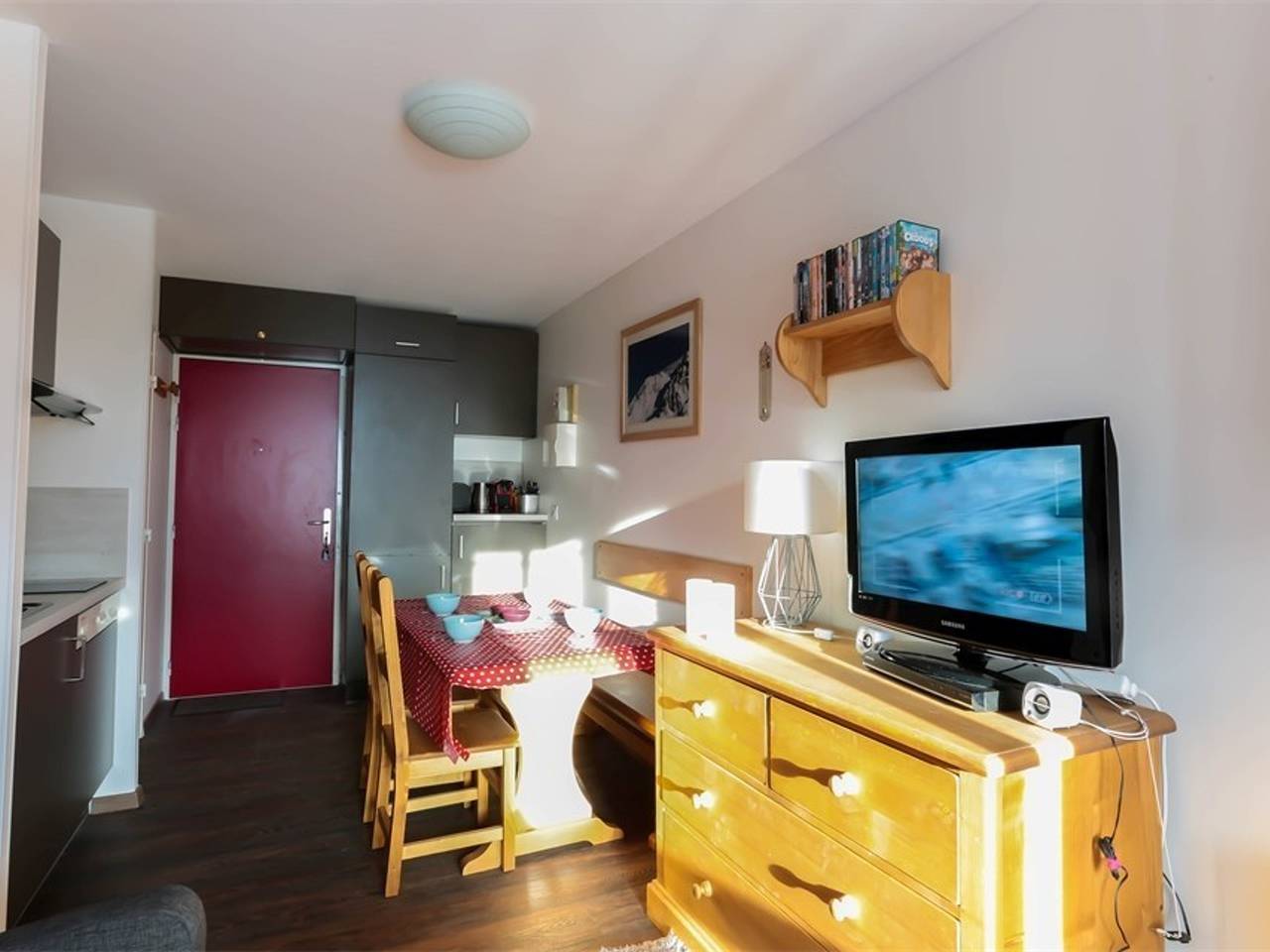 Entire apartment, Val Thorens - 4-Person Apartment with Equipped Kitchenette Near Slopes in Val Thorens, Les Trois Vallées