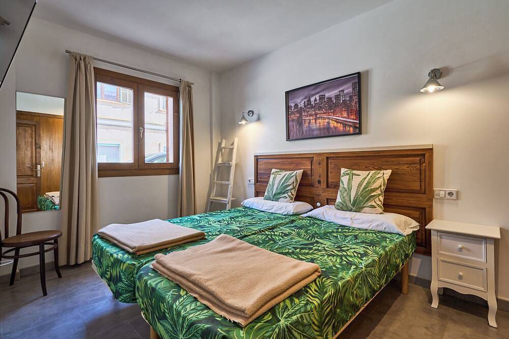 Friendly, bright townhouse with pool and patio in Cas Concos, Felanitx