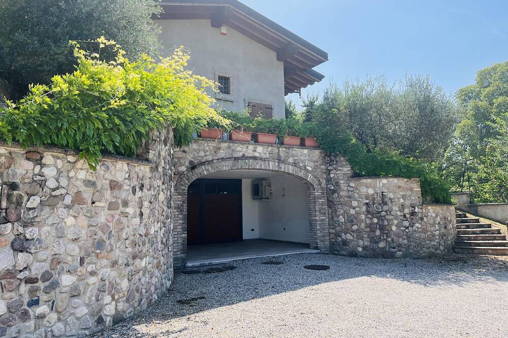 Villa-Eigenes Badezimmer in Monzambano, Mantua Provinz