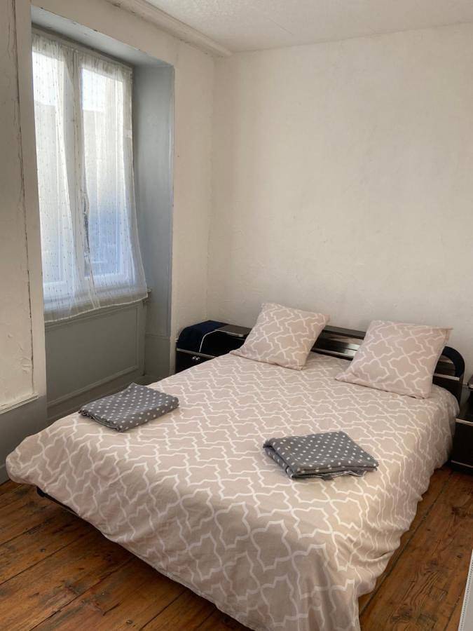 Gîte pour 4 personnes, avec vue à Saint-Rémy-sur-Durolle - 2