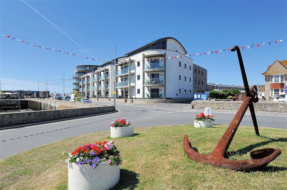 Entire apartment, Harbour View in West Bay, Dorset