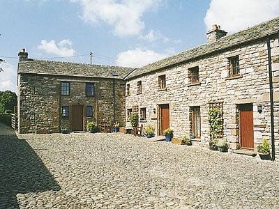 Stable Cottage - B6062 in Pooley Bridge, Lake District