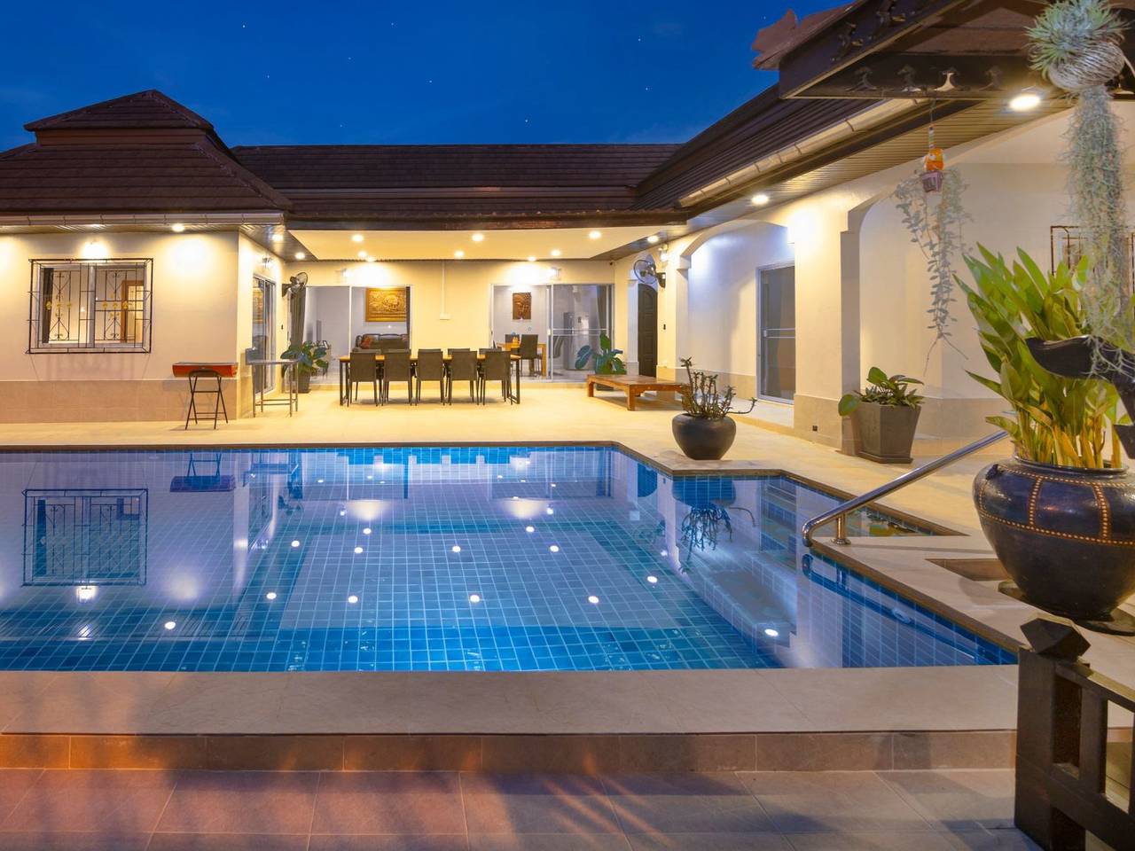 "Villa Bos" mit 5 Schlafzimmern in Pattaya, Province de Chonburi