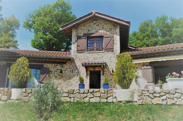 Gîte pour 5 personnes, avec Jacuzzi et Terrasse à Taluyers