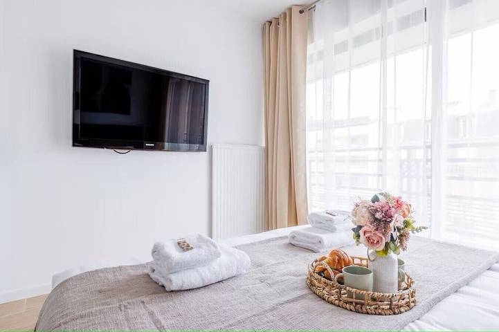 Entire apartment, Levallois - Balcon - 1 chambre in Levallois-Perret, Hauts-de-Seine