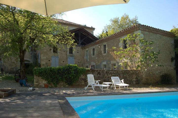 Location de vacances pour 2 personnes, avec Jardin ainsi que Piscine et Vue dans Bonas