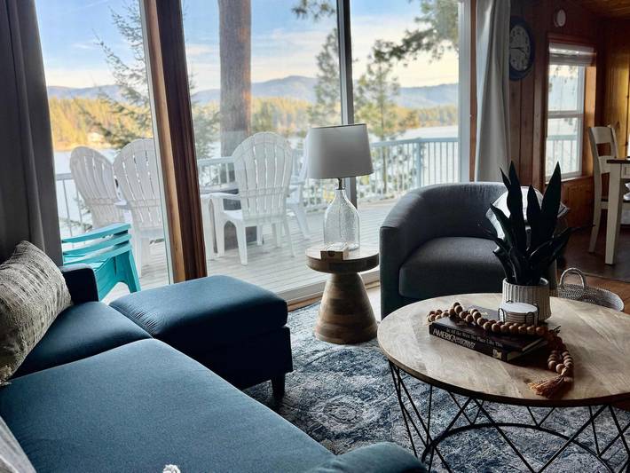 Vacation rental for 10 people, with lake view and terrace, with pets in Idaho