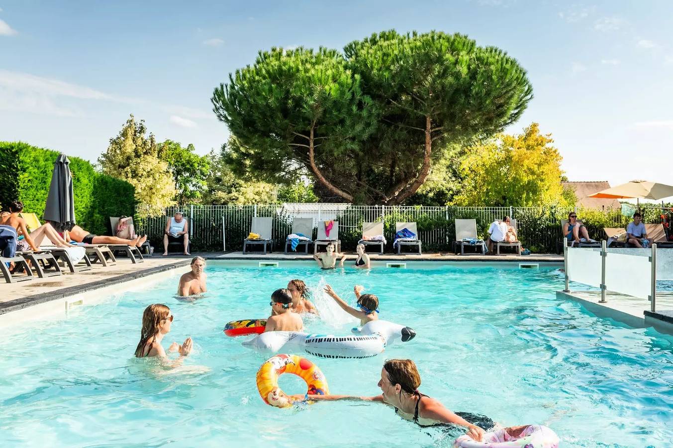 Camping pour 4 Personnes dans Sonzay, Indre-et-Loire