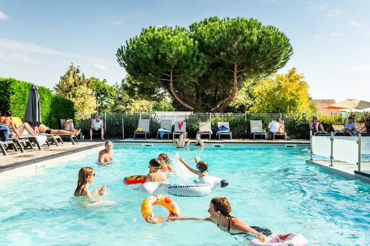 Camping pour 5 personnes, avec terrasse en Indre-et-Loire